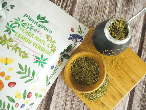 Verpackung von PlantaVera Yerba Mate & Zitronenverbene, ein belebendes Getränk für Tee-Liebhaber.